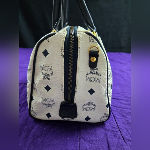 EUC MCM VICETOS LOGOGRAM HANDBAG CROSSBODY PVC LEATHER - Picture 4 of 8